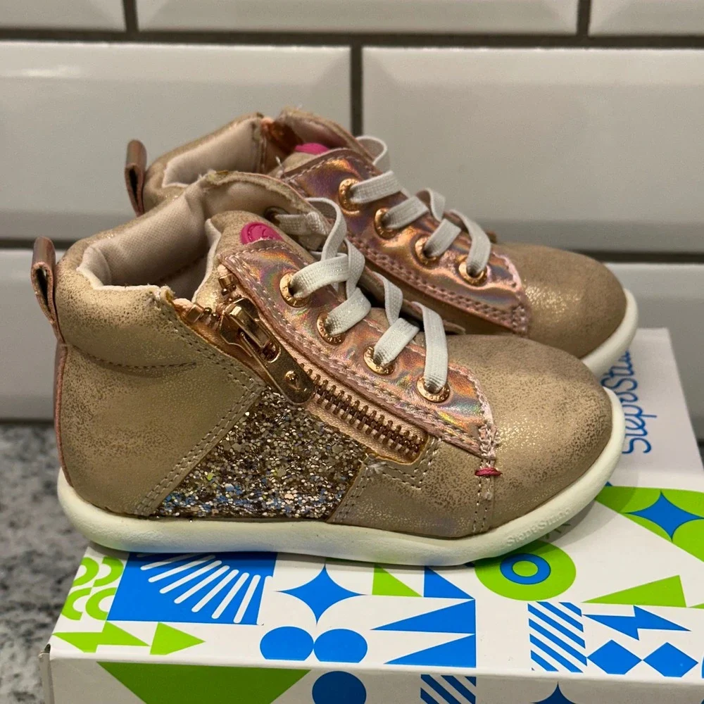 Step Up Studio Infant Girls 5M Rose Gold Glitter Zip 1st High Top Sneakers Easy‎